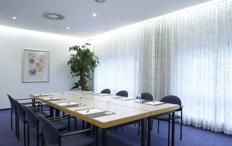Отель Intercityhotel Altona 3*